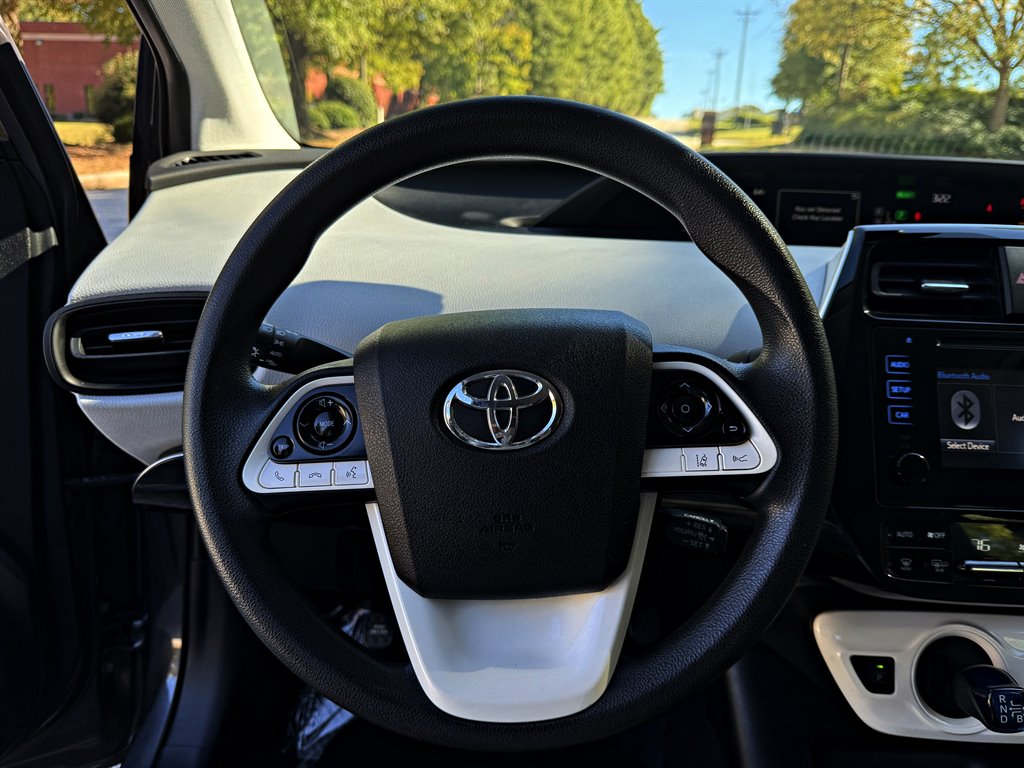 Toyota Prius photo 11