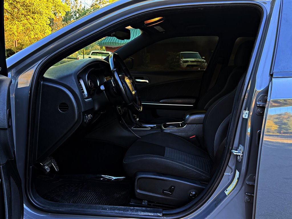Dodge Charger photo 10