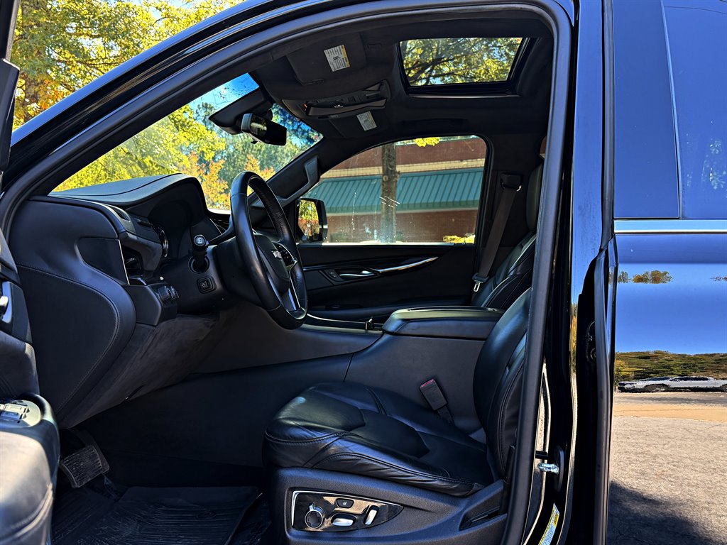 Cadillac Escalade photo 9
