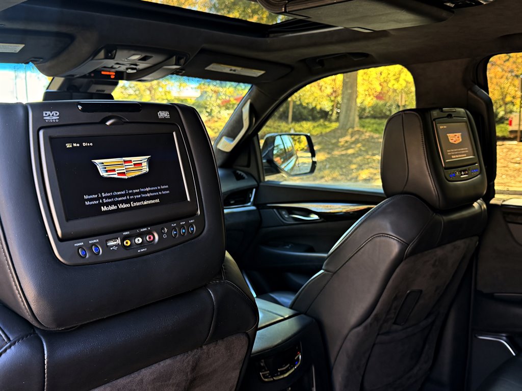 Cadillac Escalade photo 11