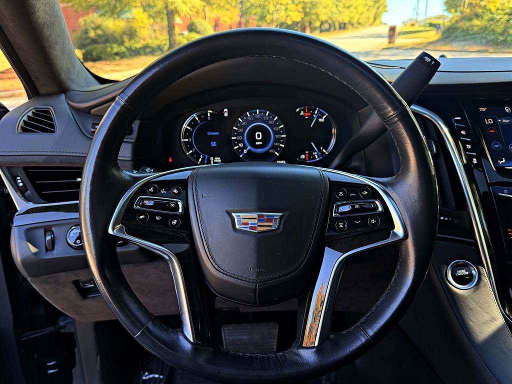 Cadillac Escalade photo 14