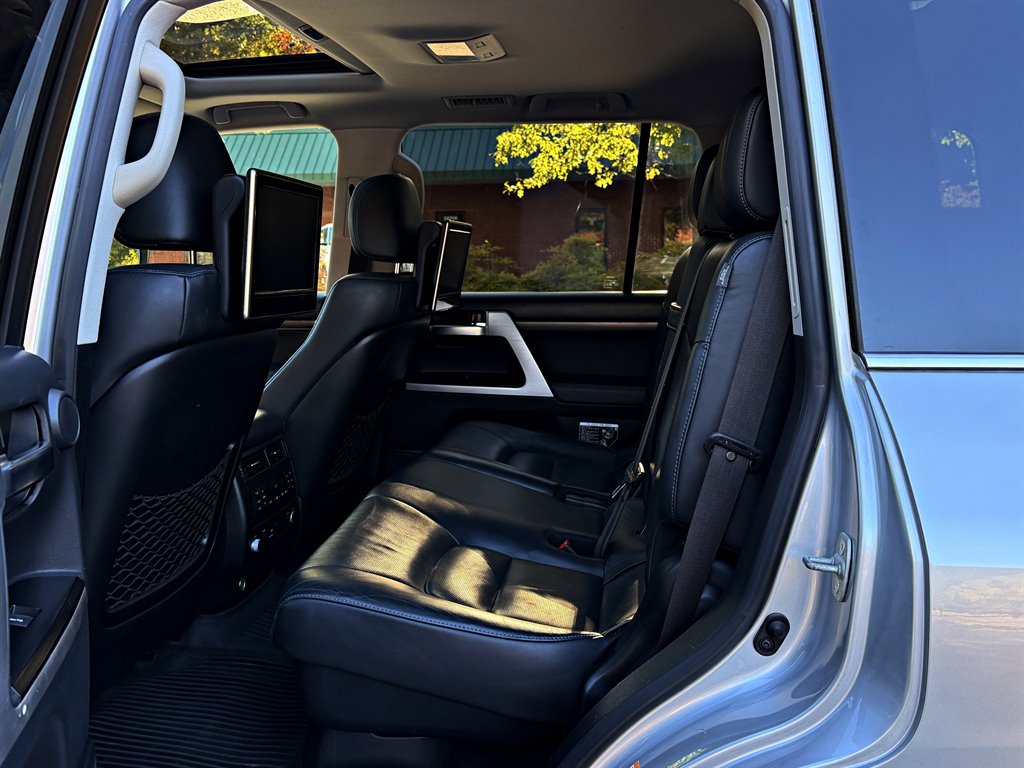 Toyota Land Cruiser photo 17