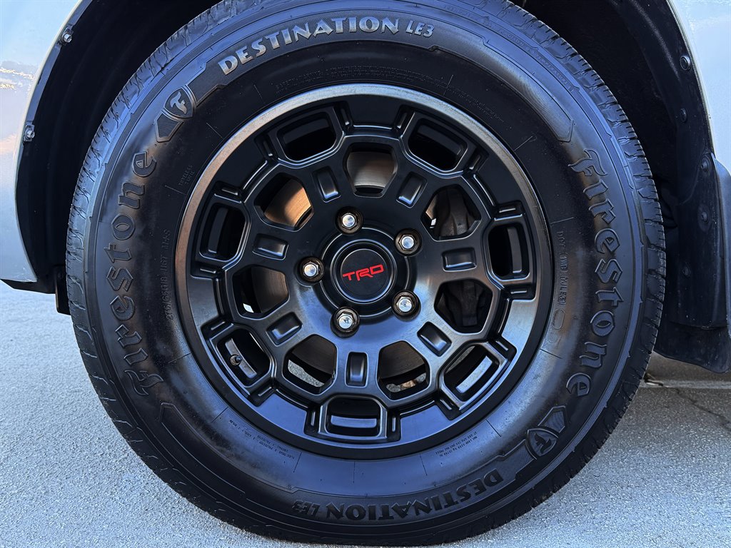 Toyota Land Cruiser photo 9