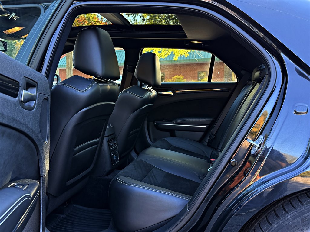 Chrysler 300 photo 11
