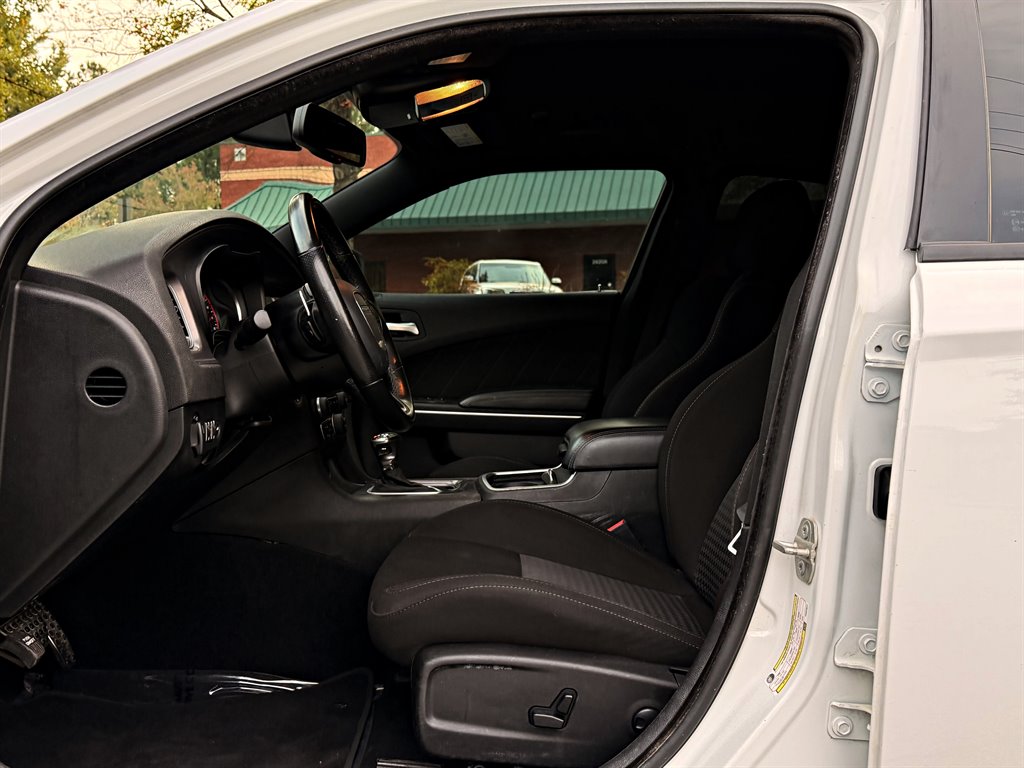 Dodge Charger photo 10