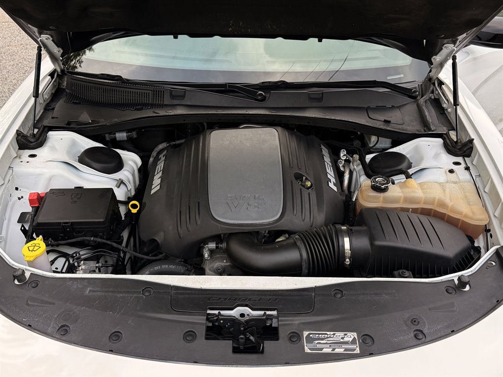 Dodge Charger photo 9
