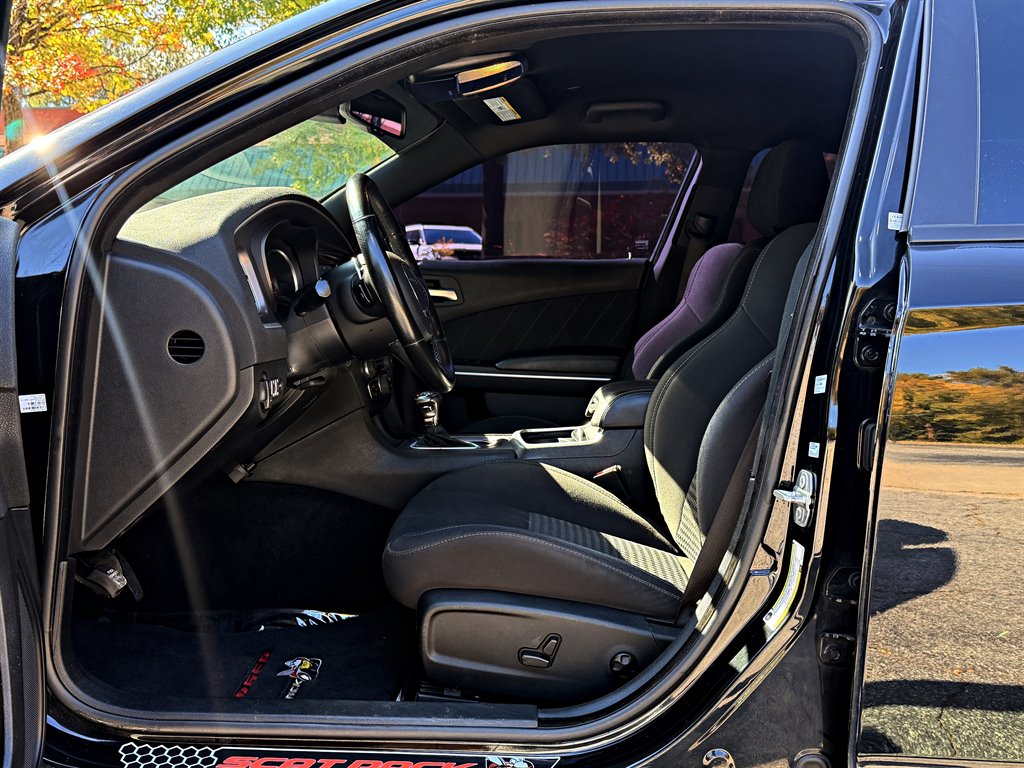 Dodge Charger photo 11